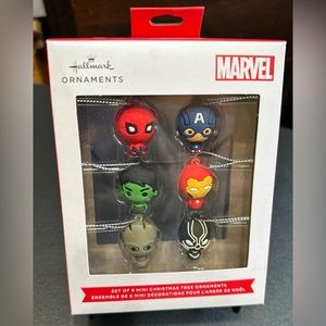 NWT Marvel set of 6 Mini Christmas Tree Ornaments